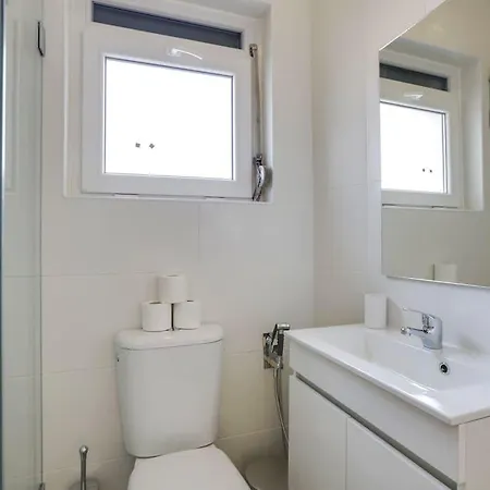 Elegant 3bed 2bath In Central Apartment