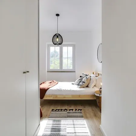 Elegant 3bed 2bath In Central Apartment