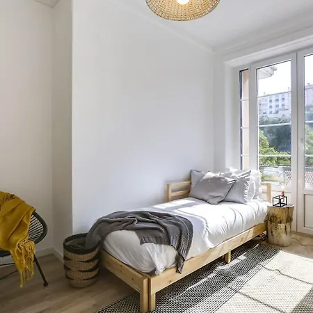 Elegant 3bed 2bath In Central Apartment